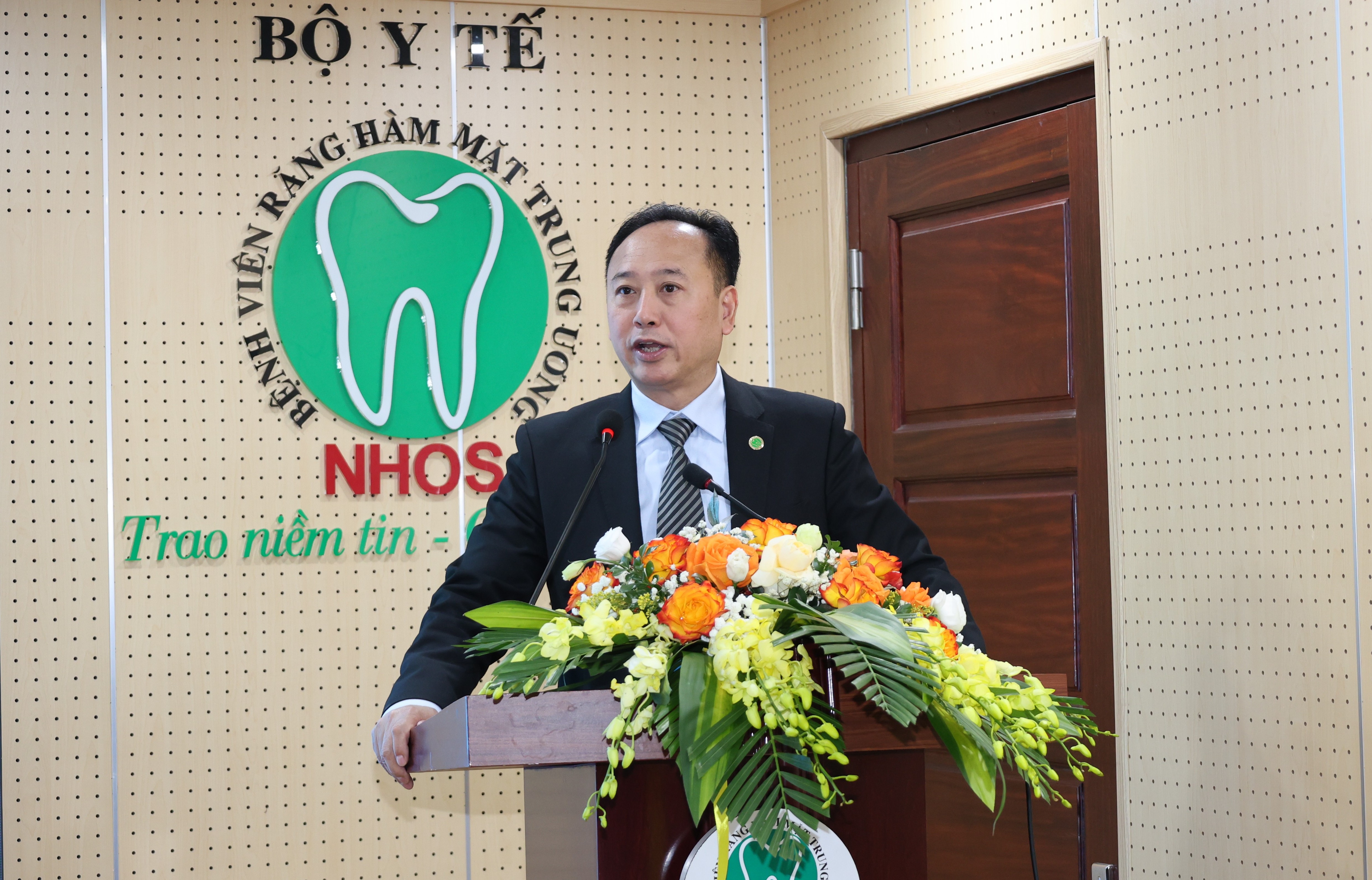 PGS.TS Trần Cao Bính Bí thư Đảng ủy, Giám đốc bệnh viện phát biểu